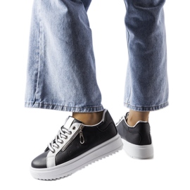 Inna Fekete tornacipő a Romola platformon Inna Fekete tornacipő a Romola platformon