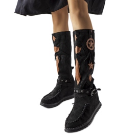 Inna Fekete boho stílusú csizma a Putignano cégtől