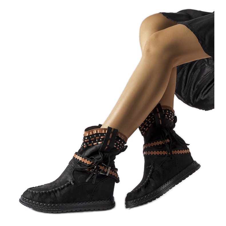 Inna A márka fekete ékes csizmája Beausoleil