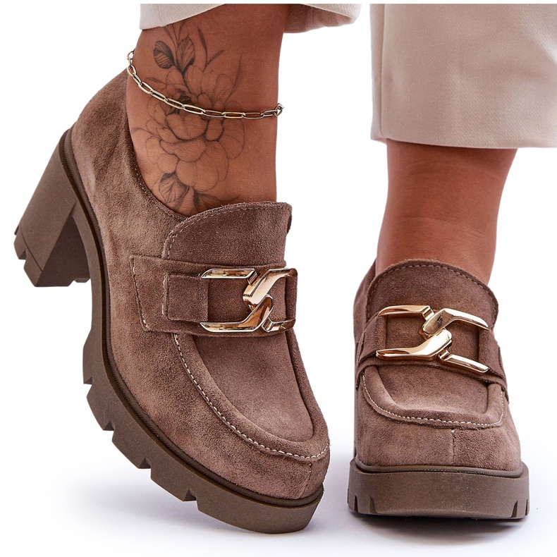 Lemar Sötétbézs Harmell elegáns cipő oszlopon, arany díszítéssel