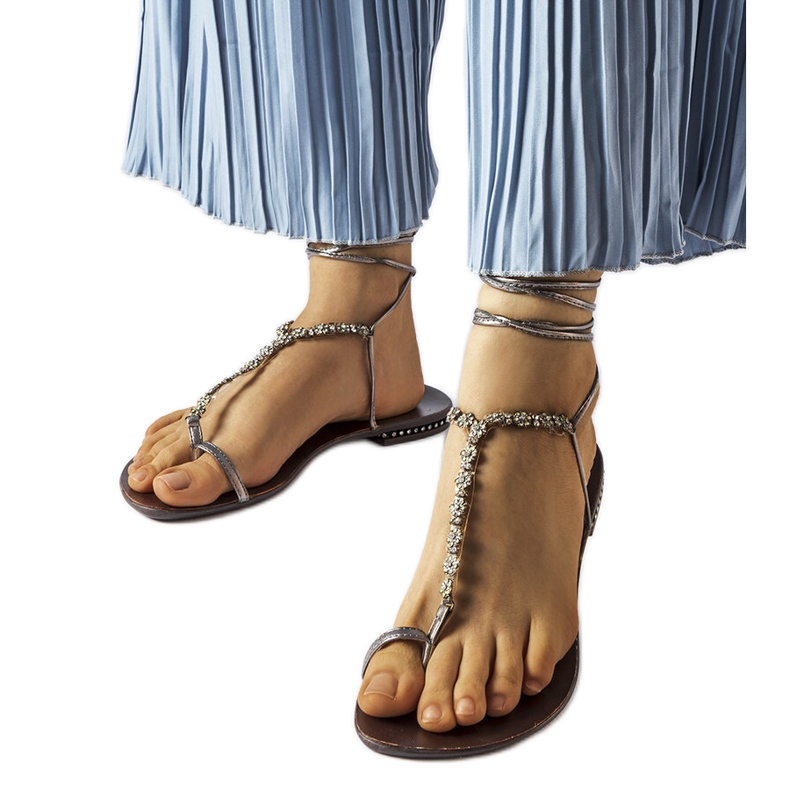 Sötétszürke strasszos szandál a Troghitól