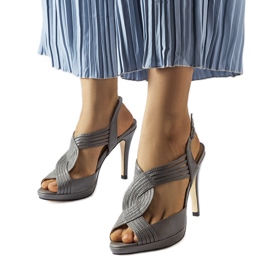 Szürke magas sarkú szandál a Tougas márkától