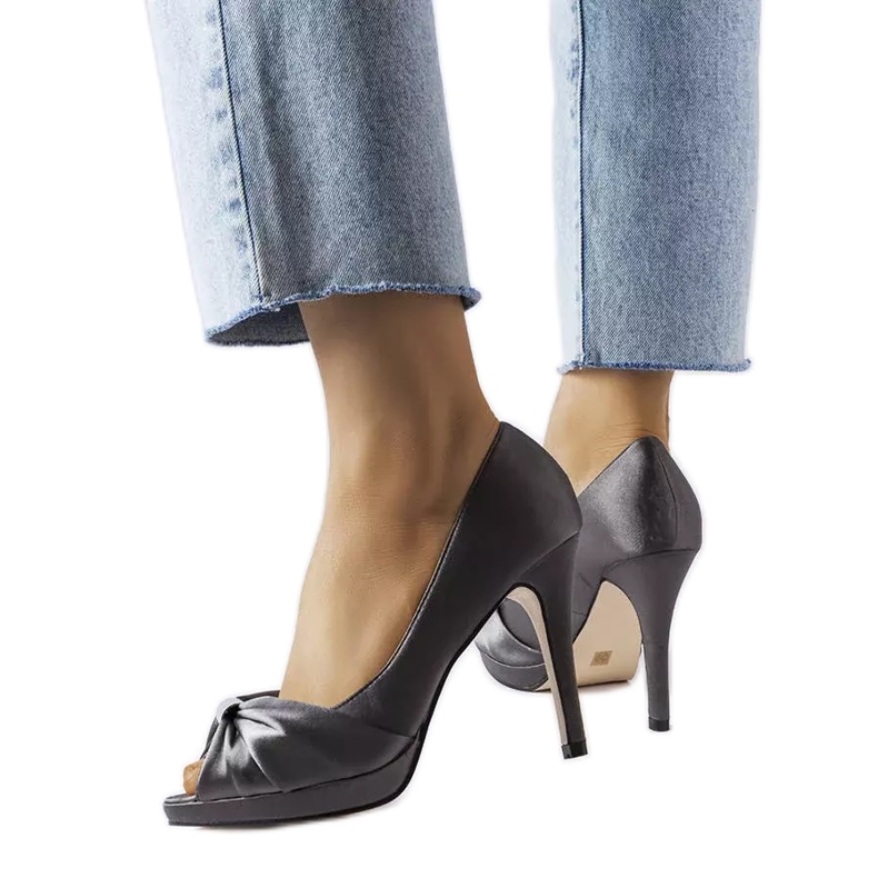Szürke peep toe sarok a Paré márkától