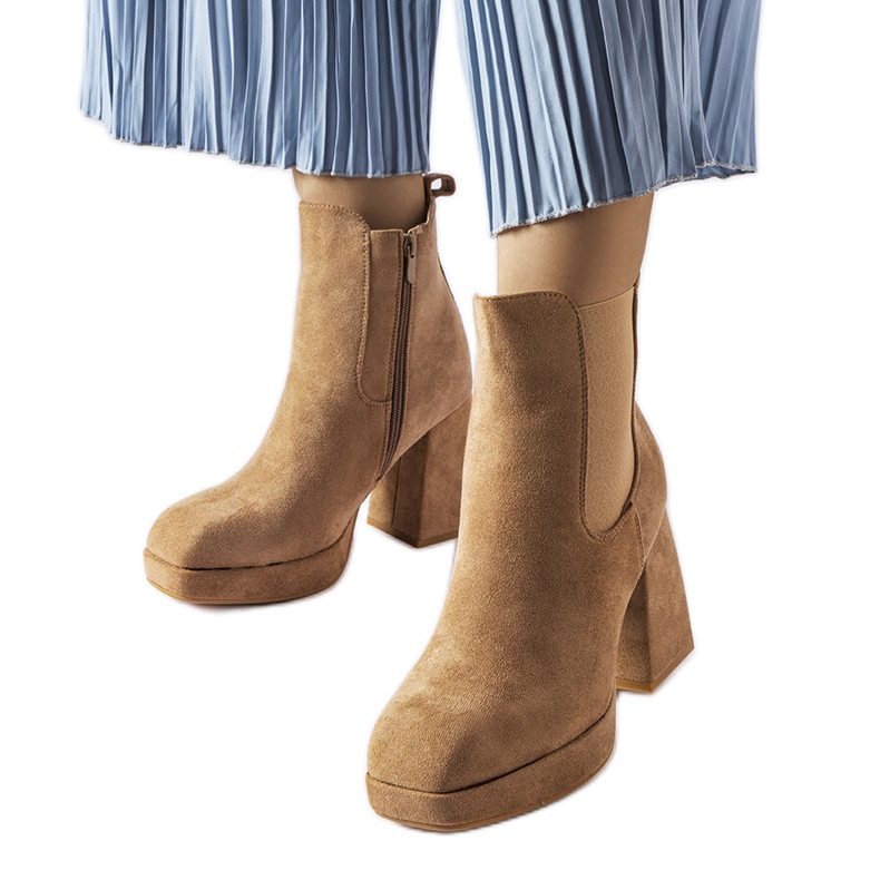 Bézs színű öko-velúr csizma a tartományból