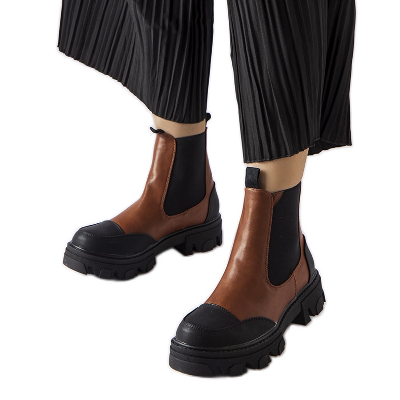 Barna bebújós csizma a Sibyla márkától Barna bebújós csizma a Sibyla márkától