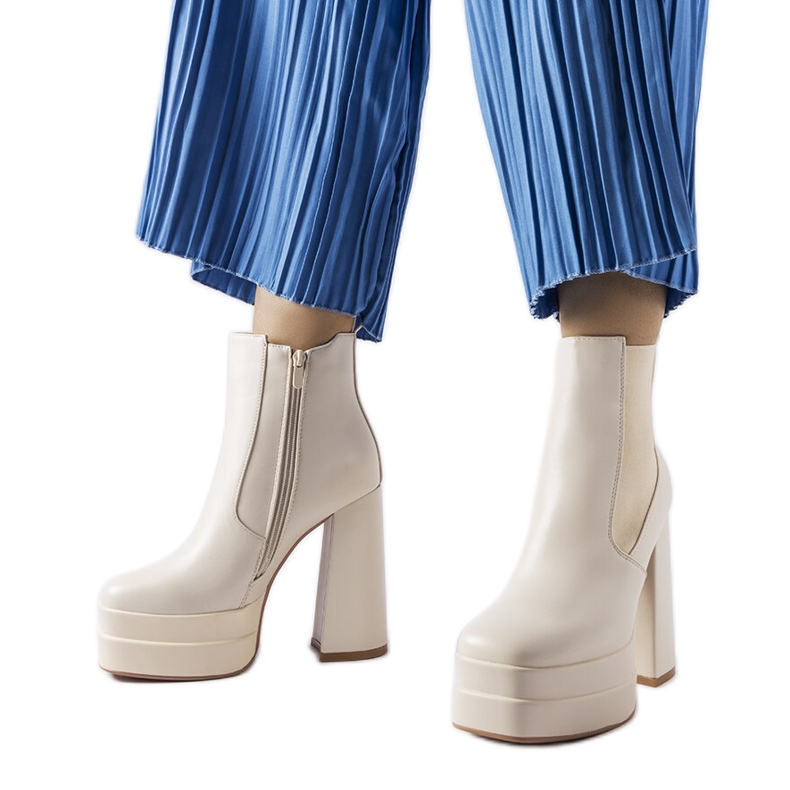 Copertino bézs színű magas sarkú csizma