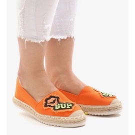 Női bézs áttört csizma alacsony sarkon