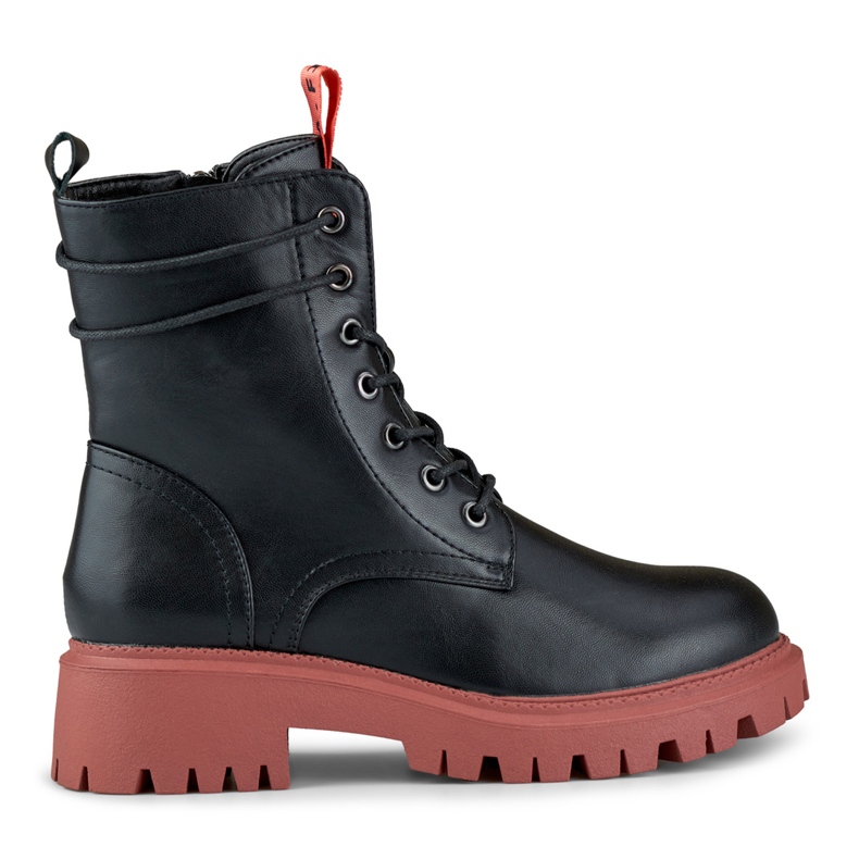 Női fekete munkások színes kiegészítéssel