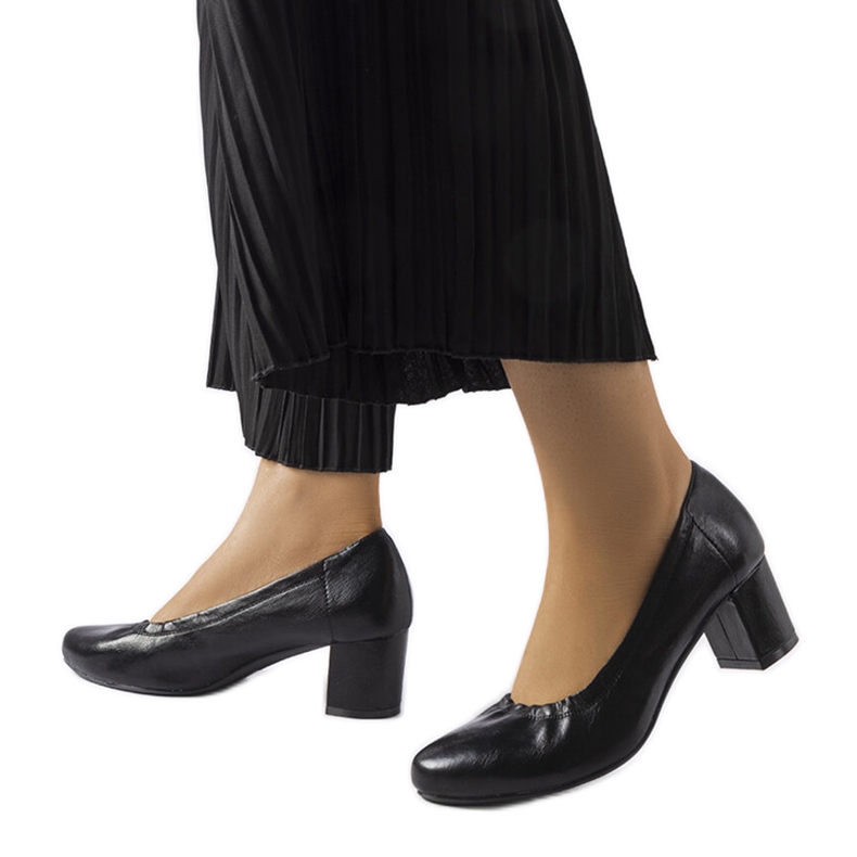 Inna Ploufe fekete szivattyúk a blokkon