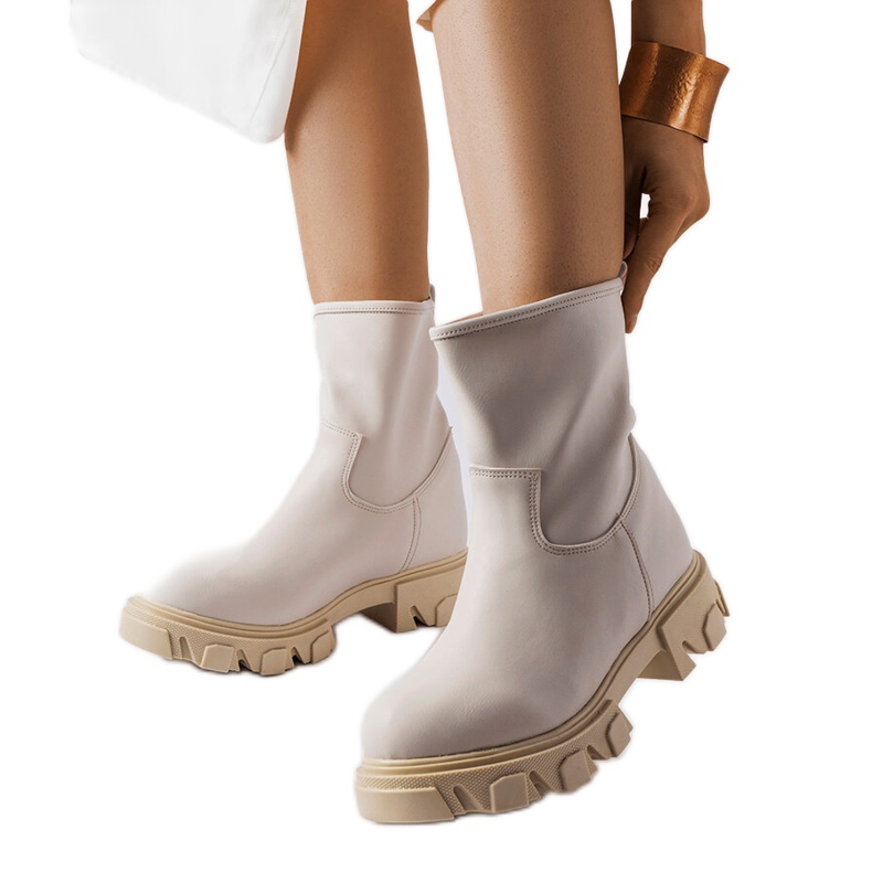 Inna Bézs színű munkáscsizma a Wuori cégtől