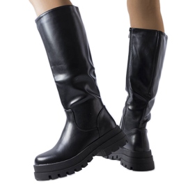 Fekete szigetelt csizma a Stanis márkától