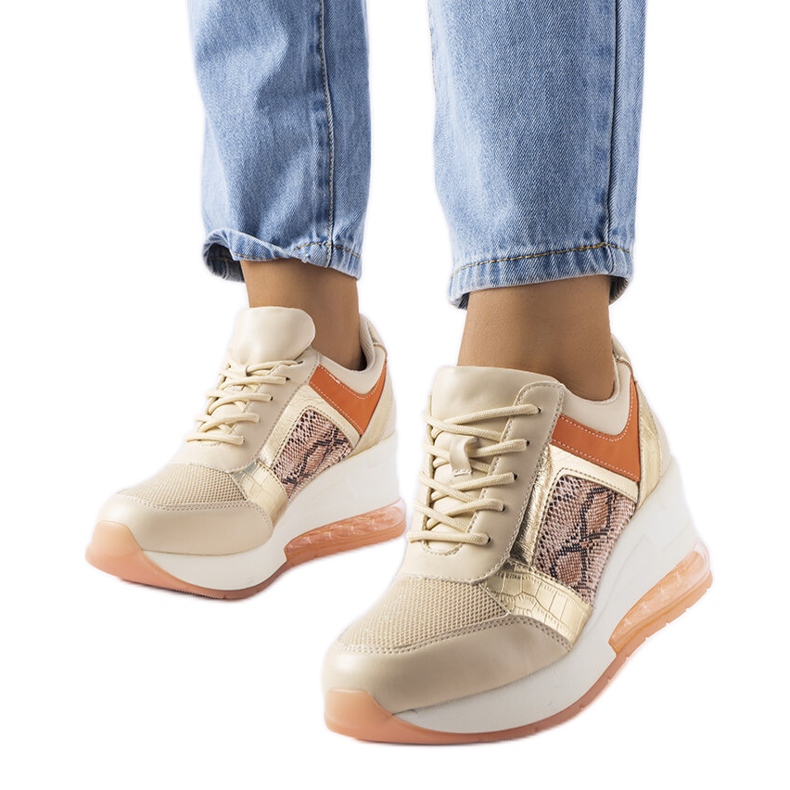 Inna Irpina bézs színű ékszeres tornacipő