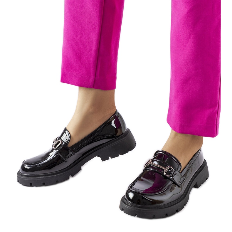 Inna Fekete lakkcipők Cantú strasszokkal