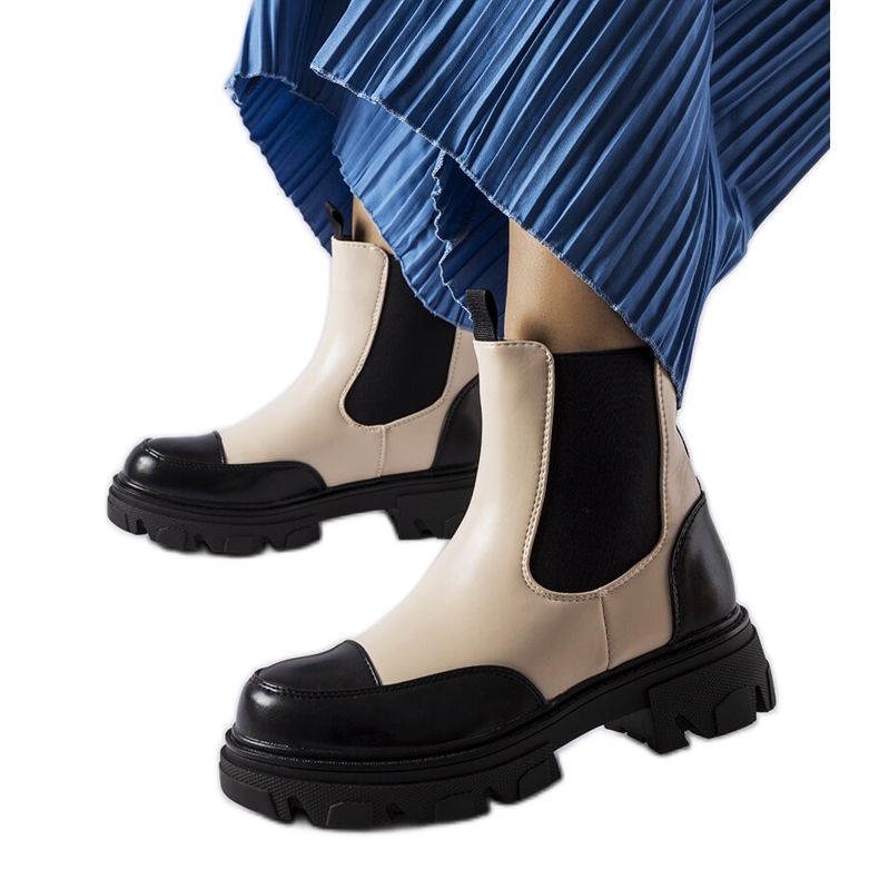 Inna Fekete és bézs színű bebújós csizma Albanytól