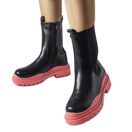 Fekete csizma színes talppal a Delebio-tól Fekete csizma színes talppal a Delebio-tól