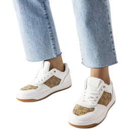 Inna Isidor monogrammal díszített fehér tornacipő