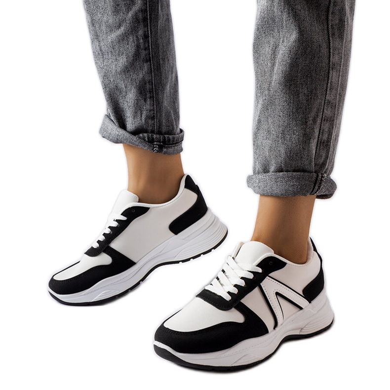 Inna Fehér és fekete sportcipő a Tornano-tól