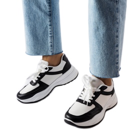 Fekete-fehér cipő kígyóbőr díszítéssel a Diego-tól