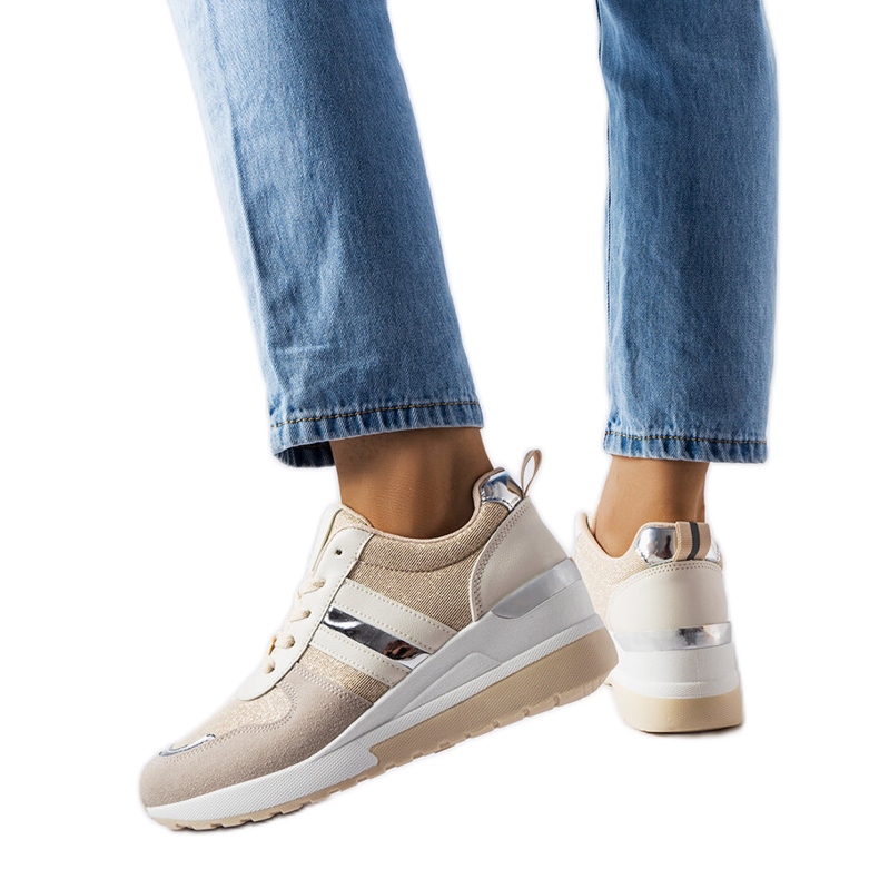 Inna Bézs és ezüst színű ékszeres tornacipő a Titusville-től