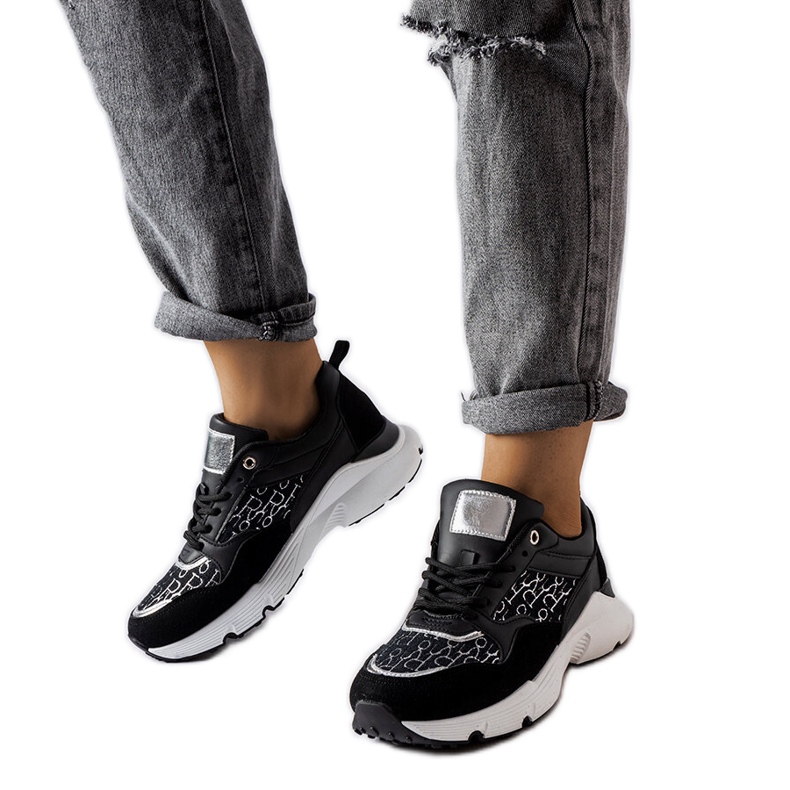 Fekete Rio tornacipő ezüst díszítéssel fehér