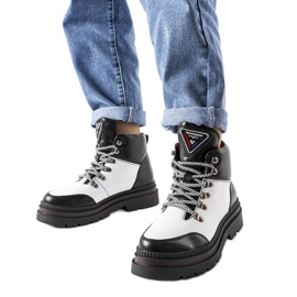 Fekete-fehér szigetelt csizma a Solofra márkától