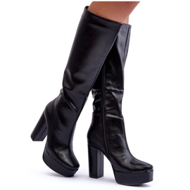 Térdig érő csizma fekete sarkú Baldrema platformmal