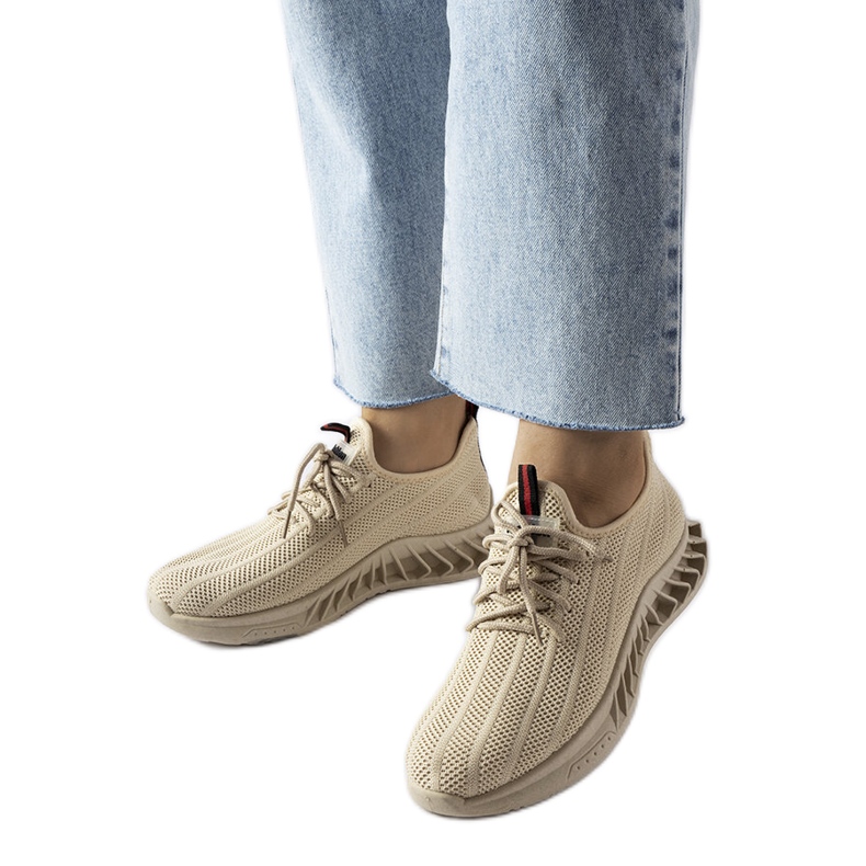 Bézs színű, fűzős cipő Bézs színű, fűzős cipő