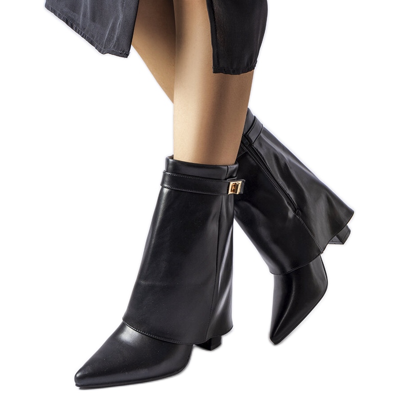 Fekete csizma feltekert felsőrésszel az Aya márkától