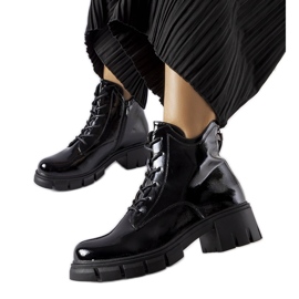 Vinceza fekete szigetelt lakkozott bokacsizma Vinceza fekete szigetelt lakkozott bokacsizma