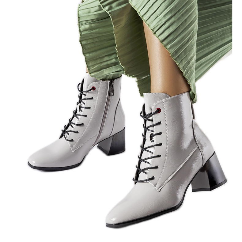 Inna Szürke szigetelt bokacsizma a Vincezától Inna Szürke szigetelt bokacsizma a Vincezától