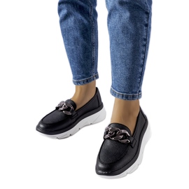 Fekete mokaszin Vinceza lánccal