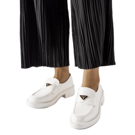 Inna Milne fehér női mokaszin