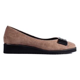 Sötétbézs velúr pumpák alacsony ékkel a Shelovet márkától Sötétbézs velúr pumpák alacsony ékkel a Shelovet márkától