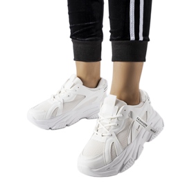 Fehér tornacipő vastag Fida talppal