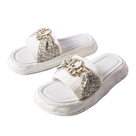 Inna Bérard fehér dekoratív gumi papucs