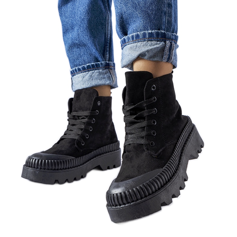 Inna Fekete Aida öko-velúr magasszárú tornacipő