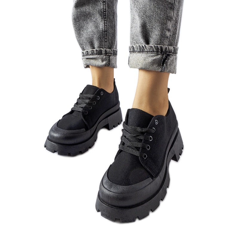 Fekete cipő masszív Pointe talppal