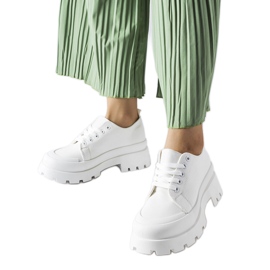 Fehér cipő masszív Pointe talppal Fehér cipő masszív Pointe talppal