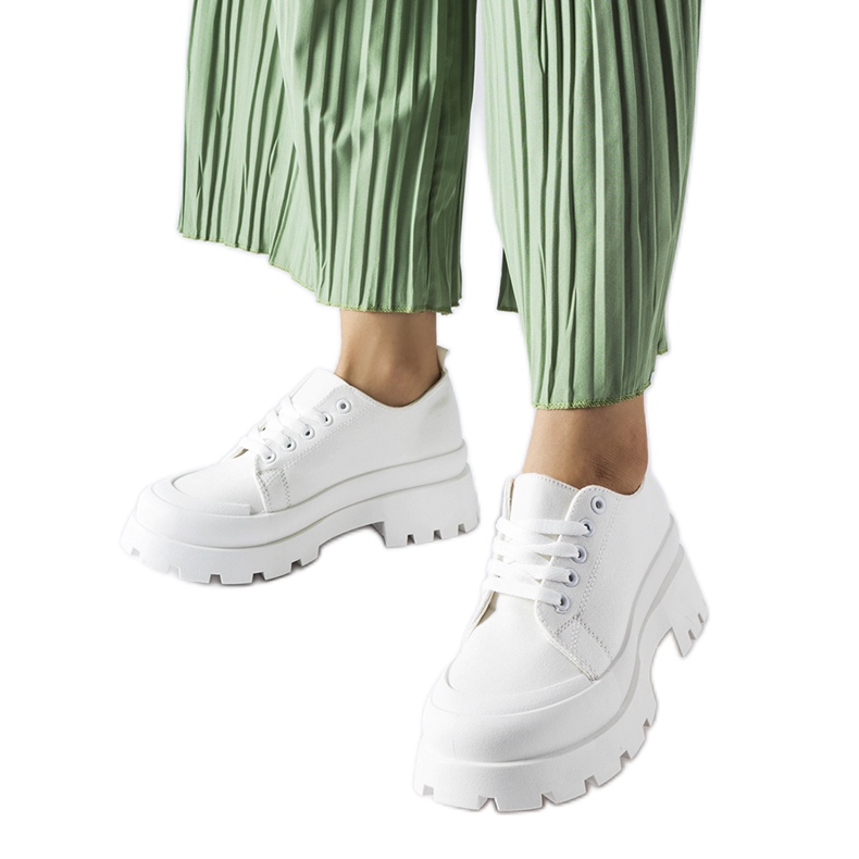 Fehér cipő masszív Pointe talppal Fehér cipő masszív Pointe talppal