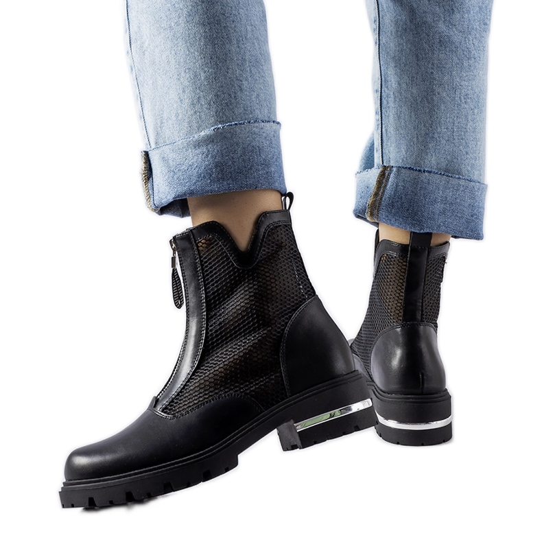 Fekete áttört Cavour bokacsizma