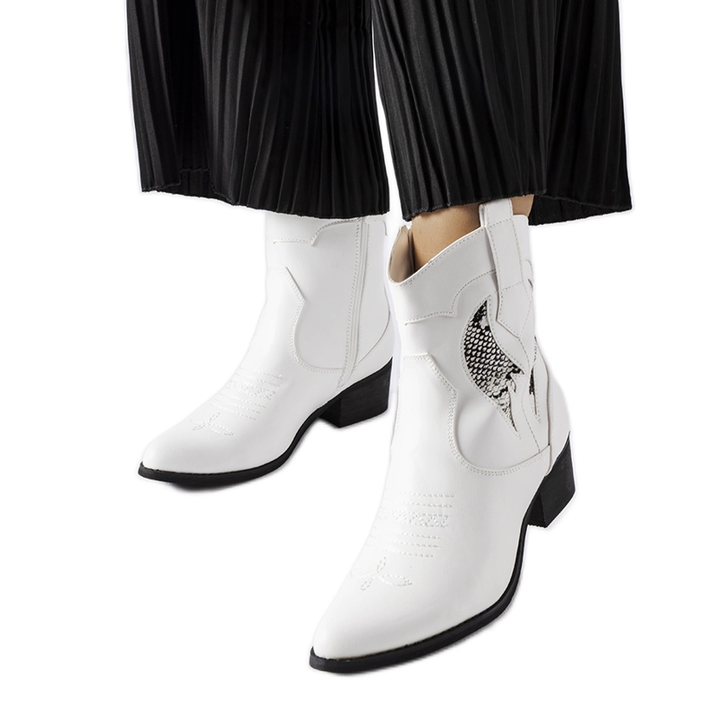 Henriette fehér magas sarkú cowboy csizma