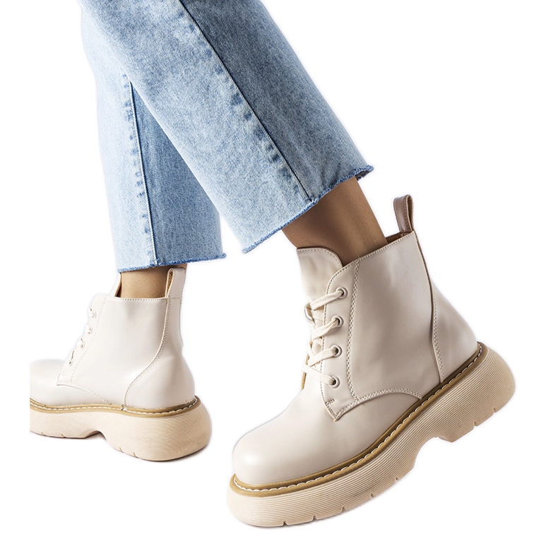 Bézs munkáscsizma vastag Sacco platformon