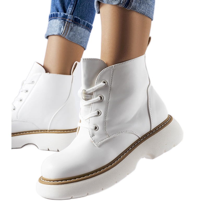 Fehér munkáscipő vastag Sacco platformon