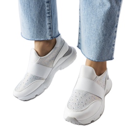 Fehér tornacipő ezüst Milea díszítéssel