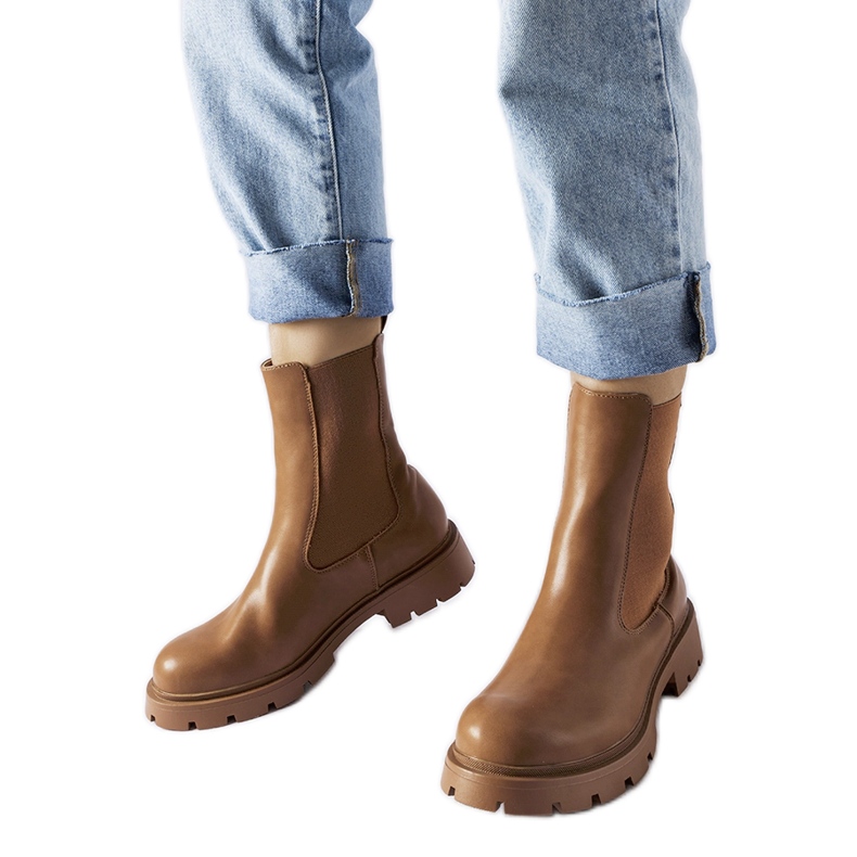 Barna, magasan csúszó Chelsea csizma a Verones-tól