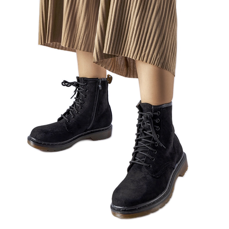 Alfred fekete öko-velúr munkásai