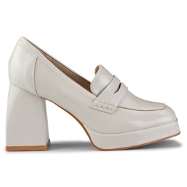 Női magassarkú lakkbőr cipő bézs Női magassarkú lakkbőr cipő bézs