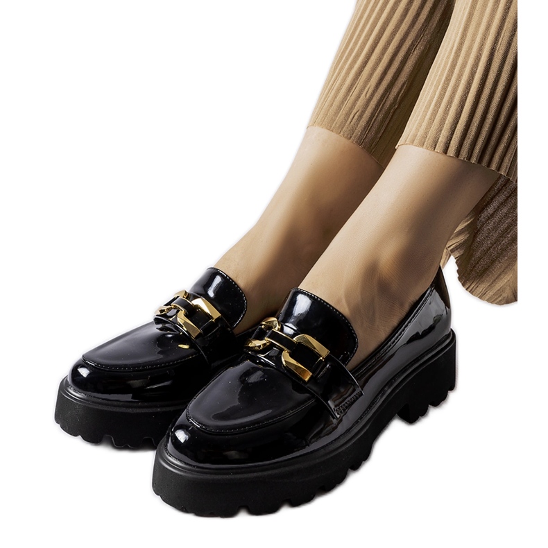 Inna Fekete lakkozott agyag cipő