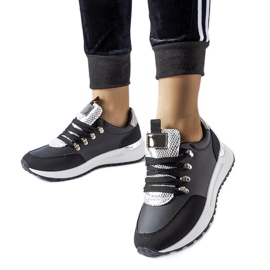 Fekete tornacipő ezüst Frum díszítéssel