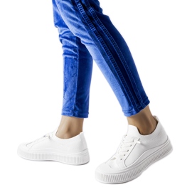 Fehér slip a Callimaco tornacipőn Fehér slip a Callimaco tornacipőn